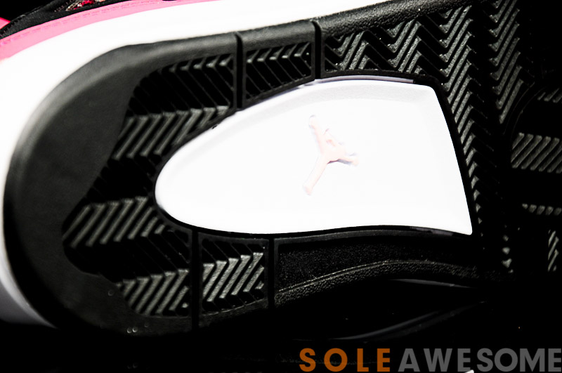 air-jordan-iv-gs-voltage-cherry-detailed-photos-15 Air Jordan Iv Gs Voltage Cherry Detailed Photos 15