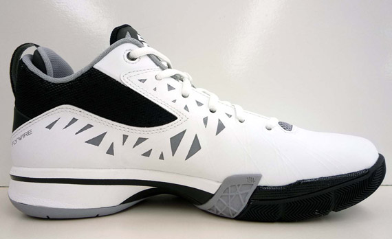 Jordan CP3.V - White - Black - Metallic Silver - SneakerNews.com