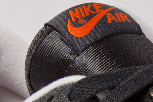 nike-air-vortex-vntg-anthracite-orange-4 Nike Air Vortex Vntg Anthracite Orange 4