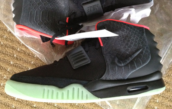 Nike Air Yeezy 2 Up Close Look 01