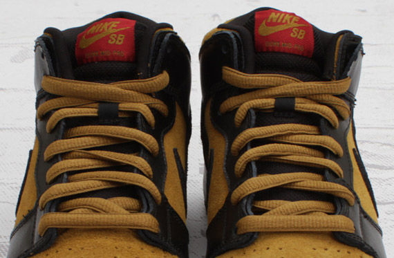 nike sb dunk mid golden hops