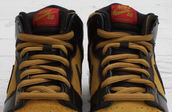 Nike SB Dunk Mid Pro ‘Golden Hops’ – Available