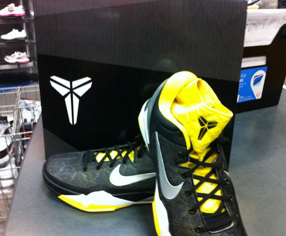 Nike Zoom Kobe VII Supreme Packaging - SneakerNews.com