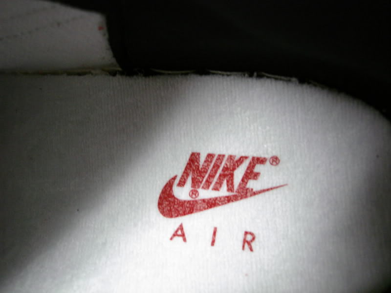 air-jordan-1-1994-retro-white-black-red-autographed-10 Air Jordan 1 1994 Retro White Black Red Autographed 10