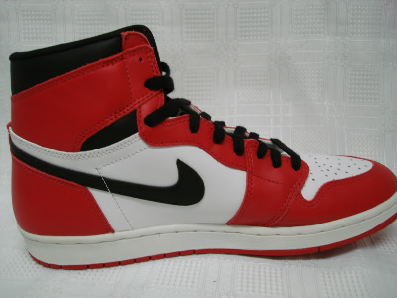 air-jordan-1-1994-retro-white-black-red-autographed-17 Air Jordan 1 1994 Retro White Black Red Autographed 17