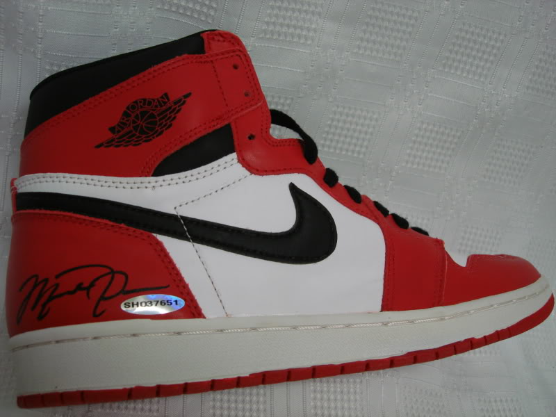 air-jordan-1-1994-retro-white-black-red-autographed-18 Air Jordan 1 1994 Retro White Black Red Autographed 18