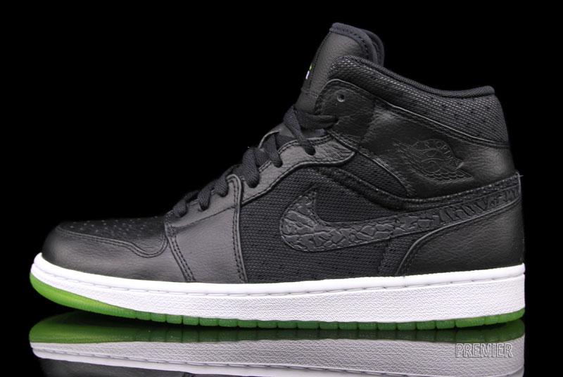air-jordan-1-phat-black-action-green-available-01 Air Jordan 1 Phat Black Action Green Available 01
