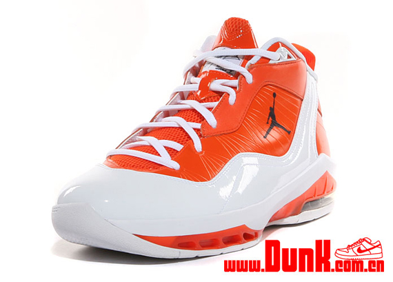 Carmelo Anthony wearing the Syracuse Utility Jordan Melo M8 via