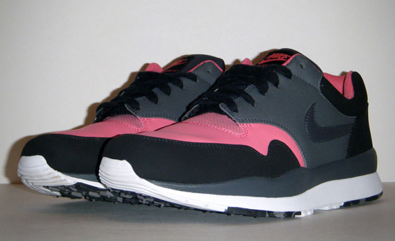 Nike Air Safari Black Anthracite Pink Clay White 71