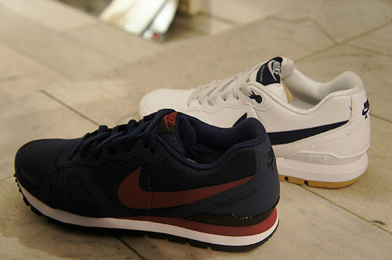 Nike Air Waffle Trainer - White + Midnight Navy