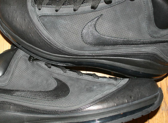 Lebron 1 hot sale all black