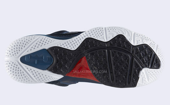 Nike LeBron 9 'Swingman' - Available on NikeStore Europe - SneakerNews.com