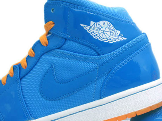 Baby blue and deals orange jordan 1