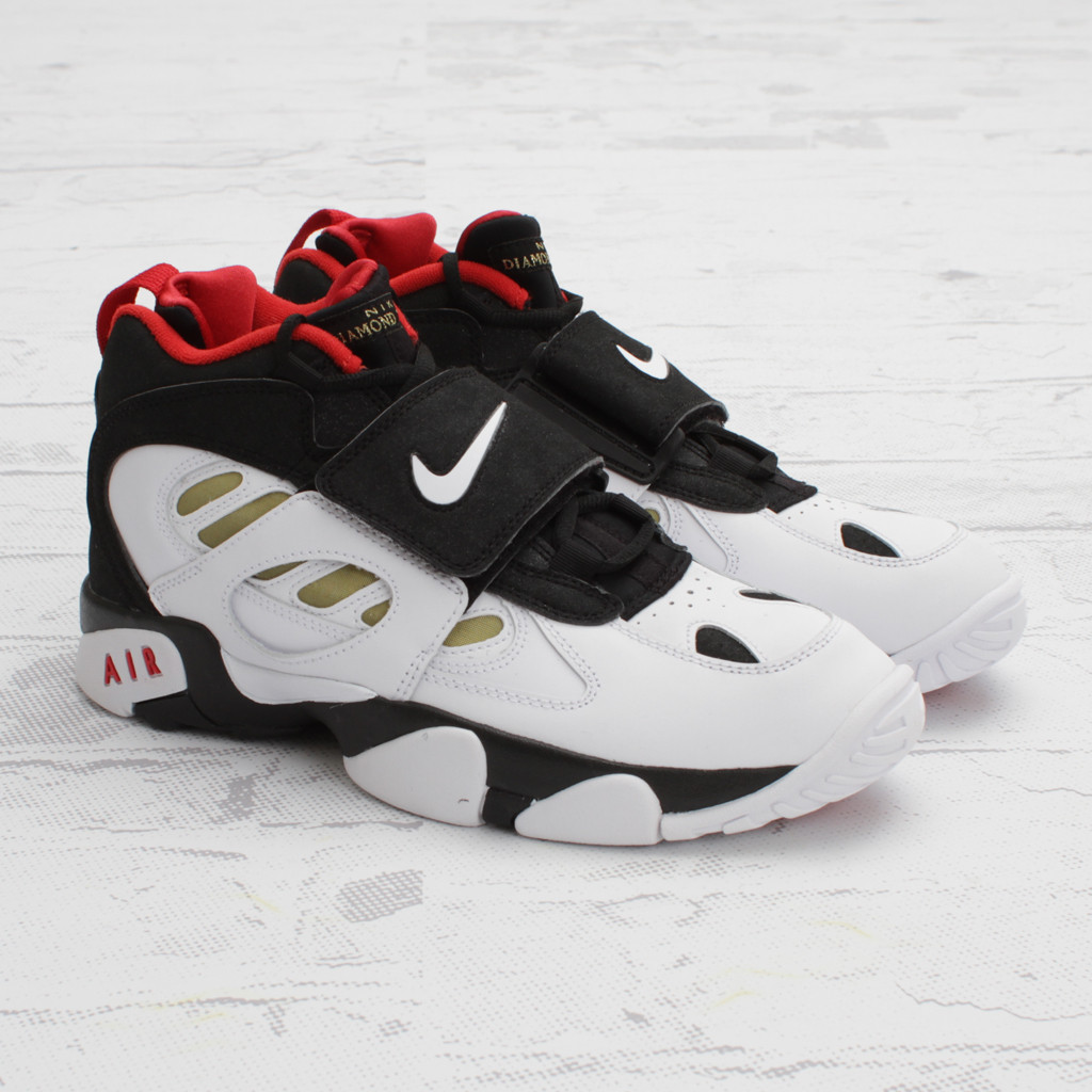 nike-air-diamond-turf-ii-black-white-metallic-gold-1 Nike Air Diamond Turf Ii Black White Metallic Gold 1