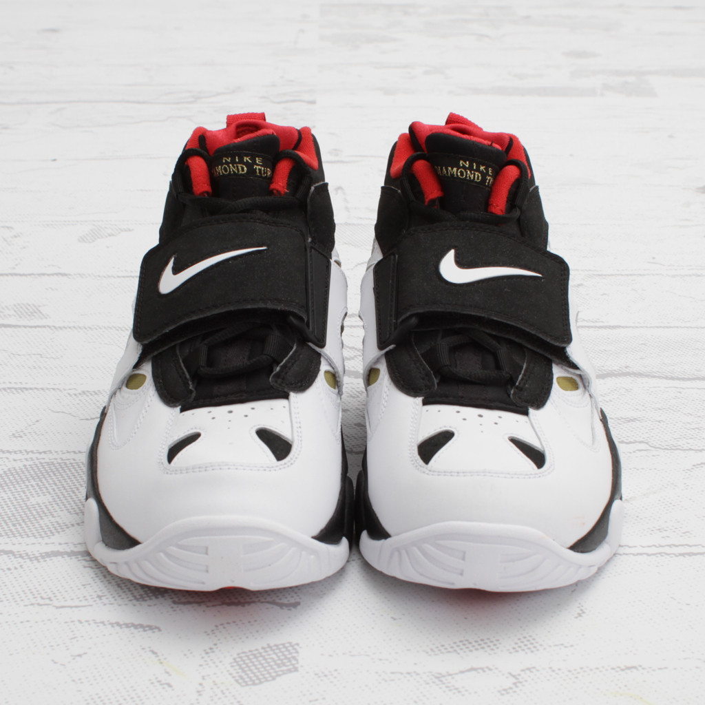 nike-air-diamond-turf-ii-black-white-metallic-gold-2 Nike Air Diamond Turf Ii Black White Metallic Gold 2