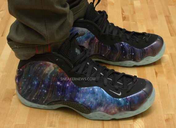 emprender correr reptiles Nike Air Foamposite One 'Galaxy' - 'On-Feet' Images - SneakerNews.com