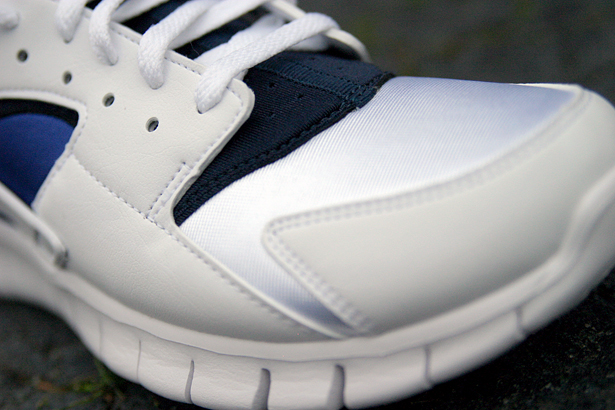 nike-huarache-free-2012-white-navy-royal-10 Nike Huarache Free 2012 White Navy Royal 10