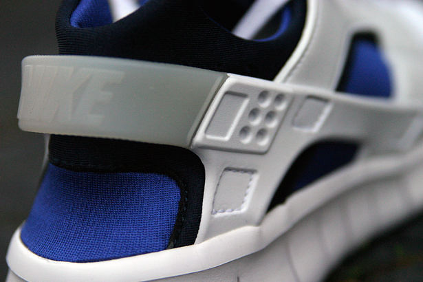 nike-huarache-free-2012-white-navy-royal-11 Nike Huarache Free 2012 White Navy Royal 11