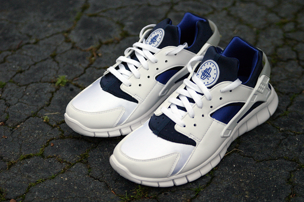 nike-huarache-free-2012-white-navy-royal-5 Nike Huarache Free 2012 White Navy Royal 5