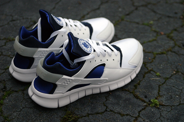 nike-huarache-free-2012-white-navy-royal-6 Nike Huarache Free 2012 White Navy Royal 6