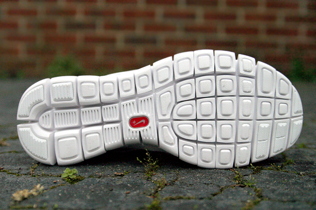 nike-huarache-free-2012-white-navy-royal-8 Nike Huarache Free 2012 White Navy Royal 8