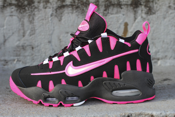 Black and shop pink nike trainers