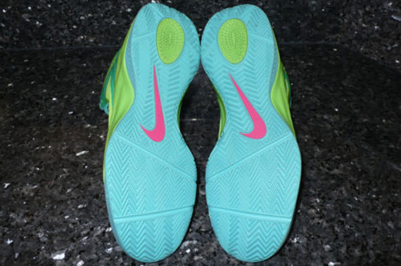 Nike Wmns Zoom Hyperenforcer Easter Sample 1