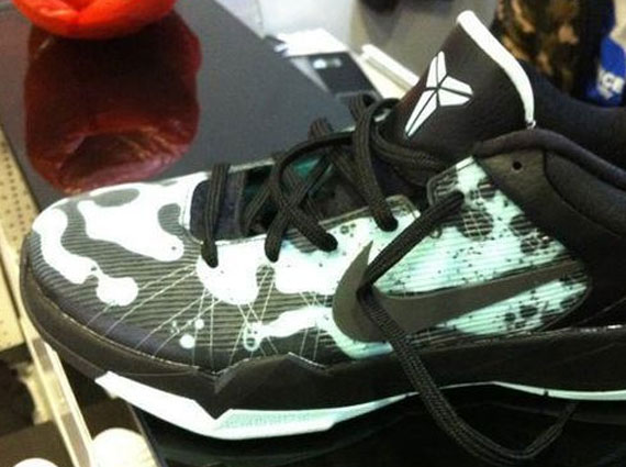 Nike Zoom Kobe VII 'Poison Dart Frog' - Black - White