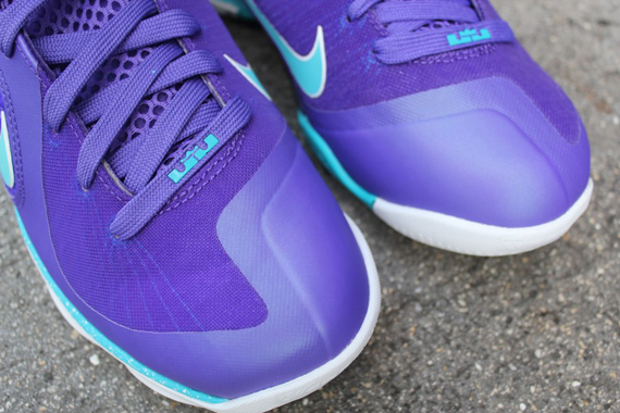 Nike LeBron 9 ‘Hornets’ – New Photos