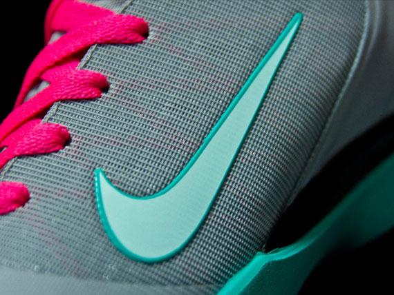 Nike LeBron 9 Elite 'South Beach' - Detailed Images