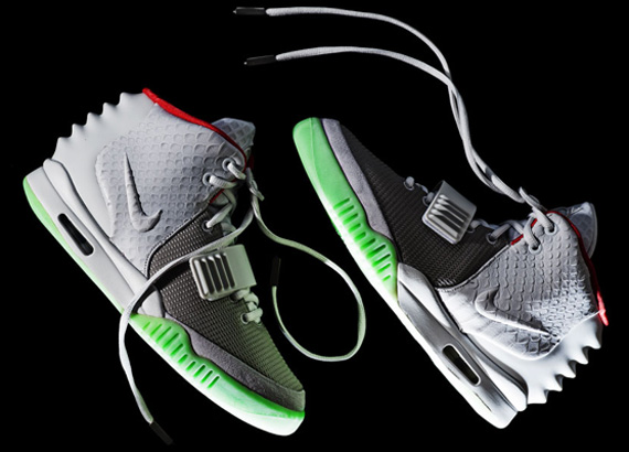 Nike Air Yeezy 2 Wolf Grey Pure Platinum Detailed Images 3