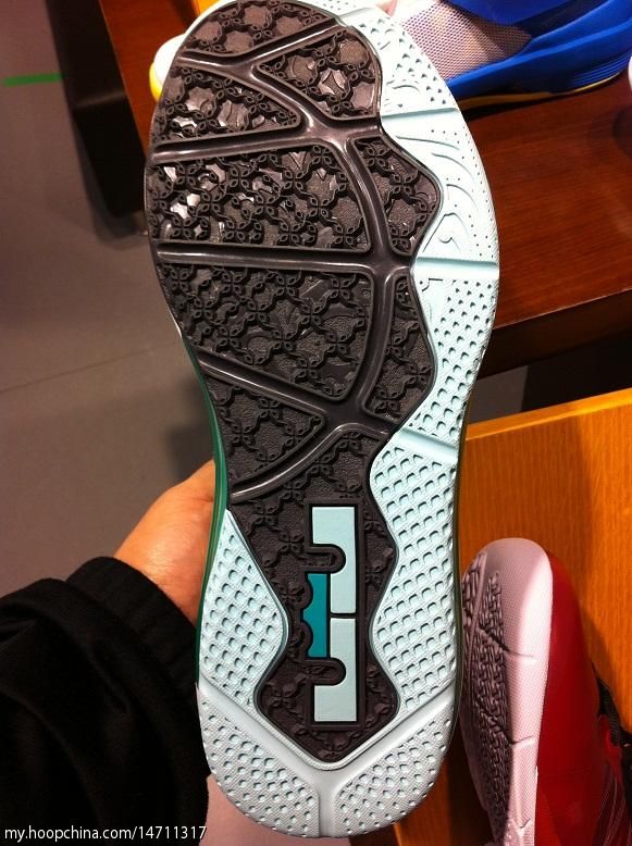 Nike Lebron 9 Easter New Photos 5