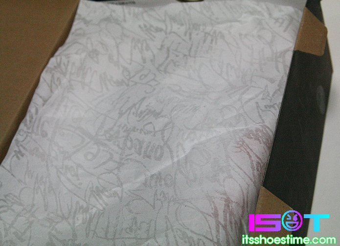 air-jordan-xi-low-white-varsity-red-detailed-images-04 Air Jordan Xi Low White Varsity Red Detailed Images 04