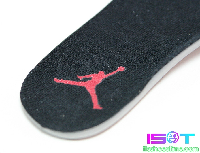 air-jordan-xi-low-white-varsity-red-detailed-images-05 Air Jordan Xi Low White Varsity Red Detailed Images 05