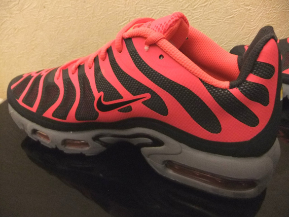 Air Max Plus Fuse Solar Red 3