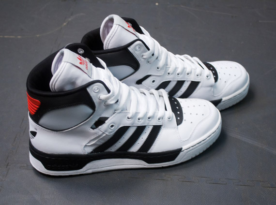 Pasto prioridad Tienda adidas Originals Conductor Hi - White - Black - SneakerNews.com