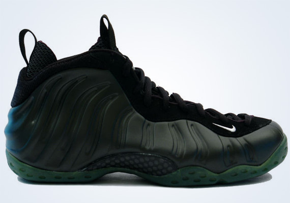Classics Revisited: Nike Air Foamposite One – Black – Dark Army (2008)