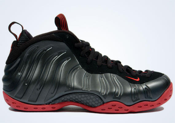 Classics Revisited: Nike Air Foamposite One - Black - Varsity Red (2007)