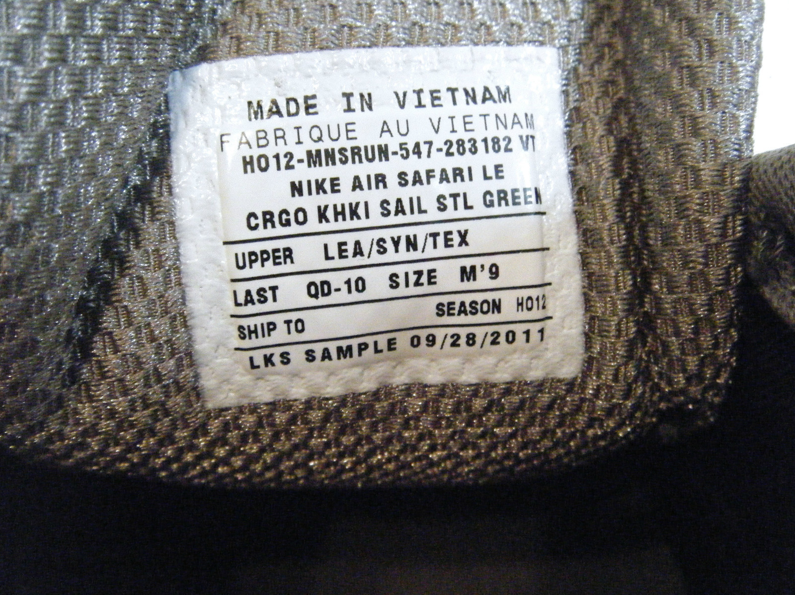 nike-air-safari-le-holiday-2012-sample-08 Nike Air Safari Le Holiday 2012 Sample 08