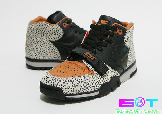 nike air trainer 1 safari qs detailed images 15