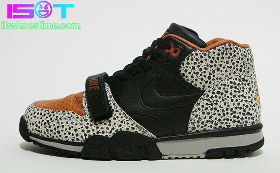 nike air trainer 1 safari qs detailed images 18