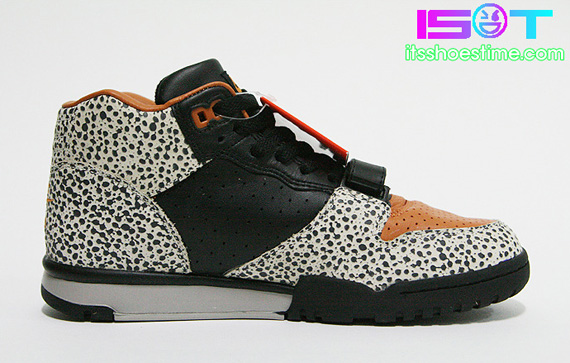 nike air trainer 1 safari qs detailed images 3