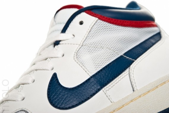 Nike Challenge Court Mid – White – Blue – Red