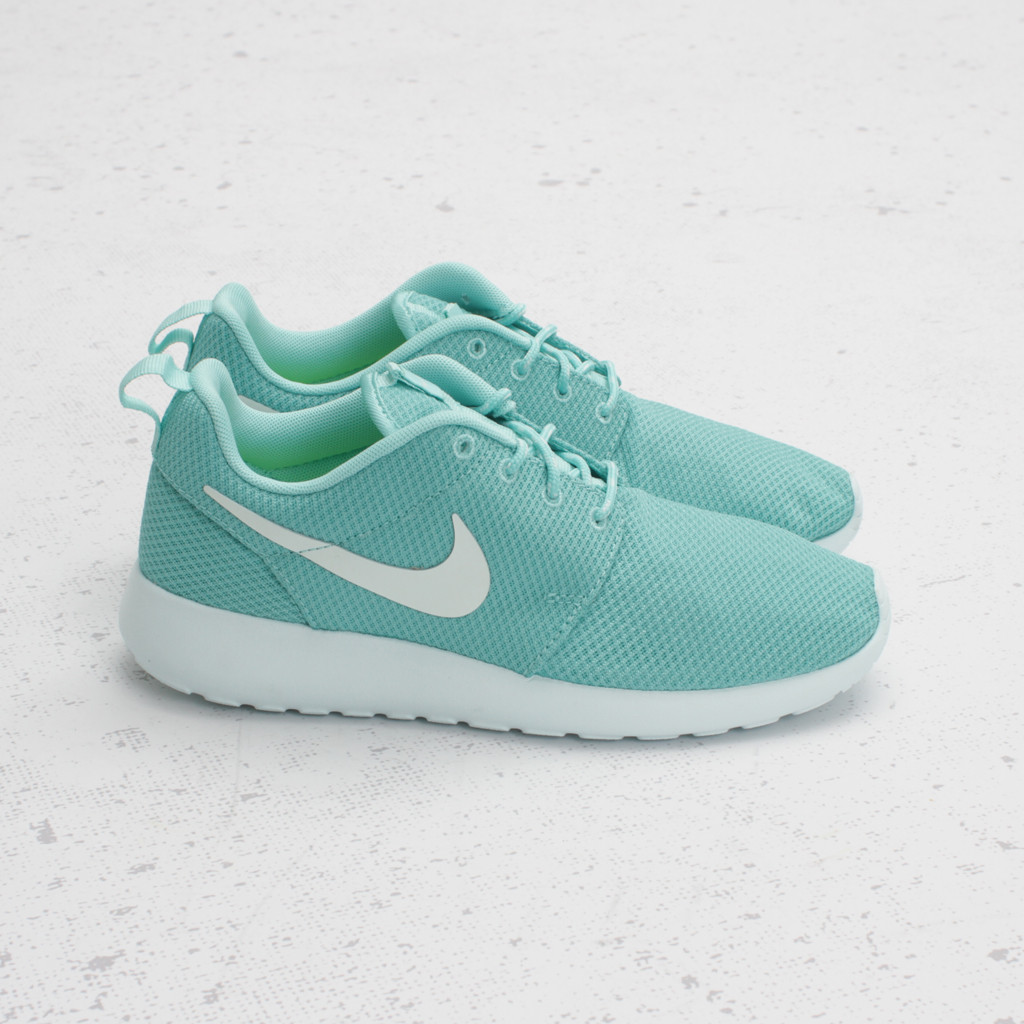 Nike Wmns Roshe Run Tropical Twist Trace Blue 1
