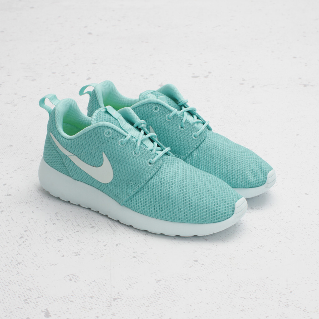Nike Wmns Roshe Run Tropical Twist Trace Blue 2