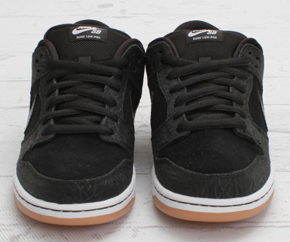 Nike SB Dunk Low 'Nontourage' - Release Reminder - SneakerNews.com