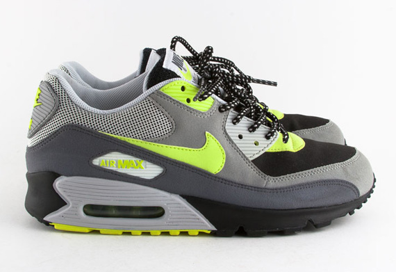 Classics Revisited: Dave White x Nike Air Max 90 (2005)