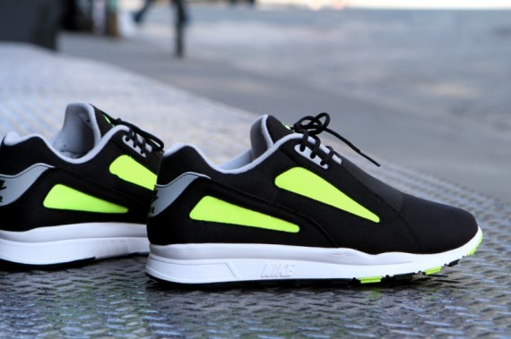 Nike Air Current - Black/Volt - Available