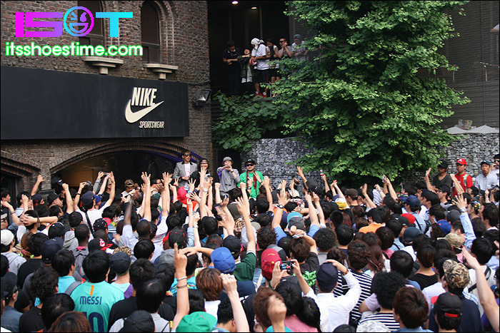 nike-air-yeezy-2-release-recap-56 Nike Air Yeezy 2 Release Recap 56