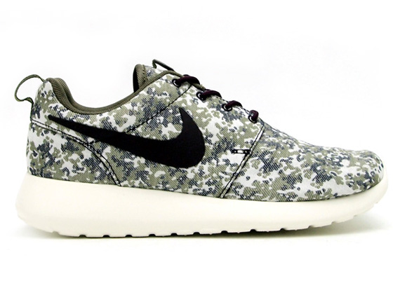 Nike Wmns Roshe Run Camo Olive 2